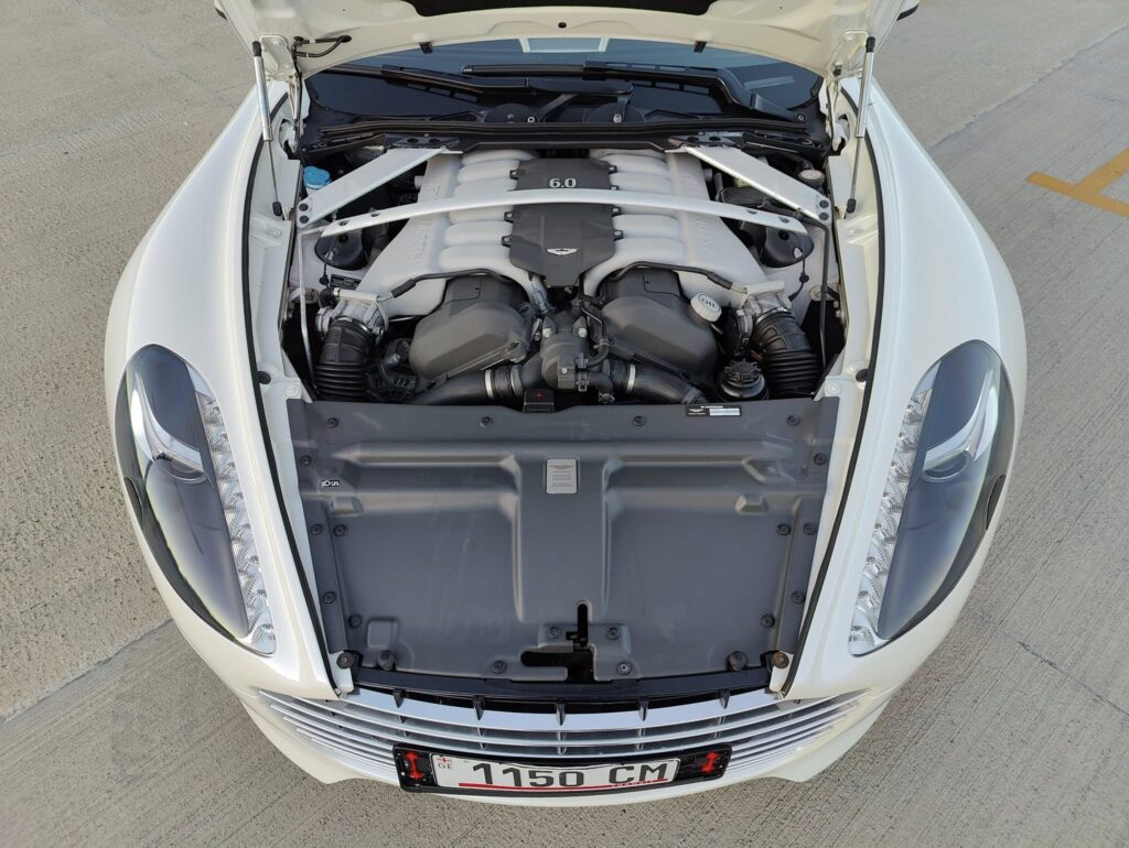 Aston Martin Rapide - Japan