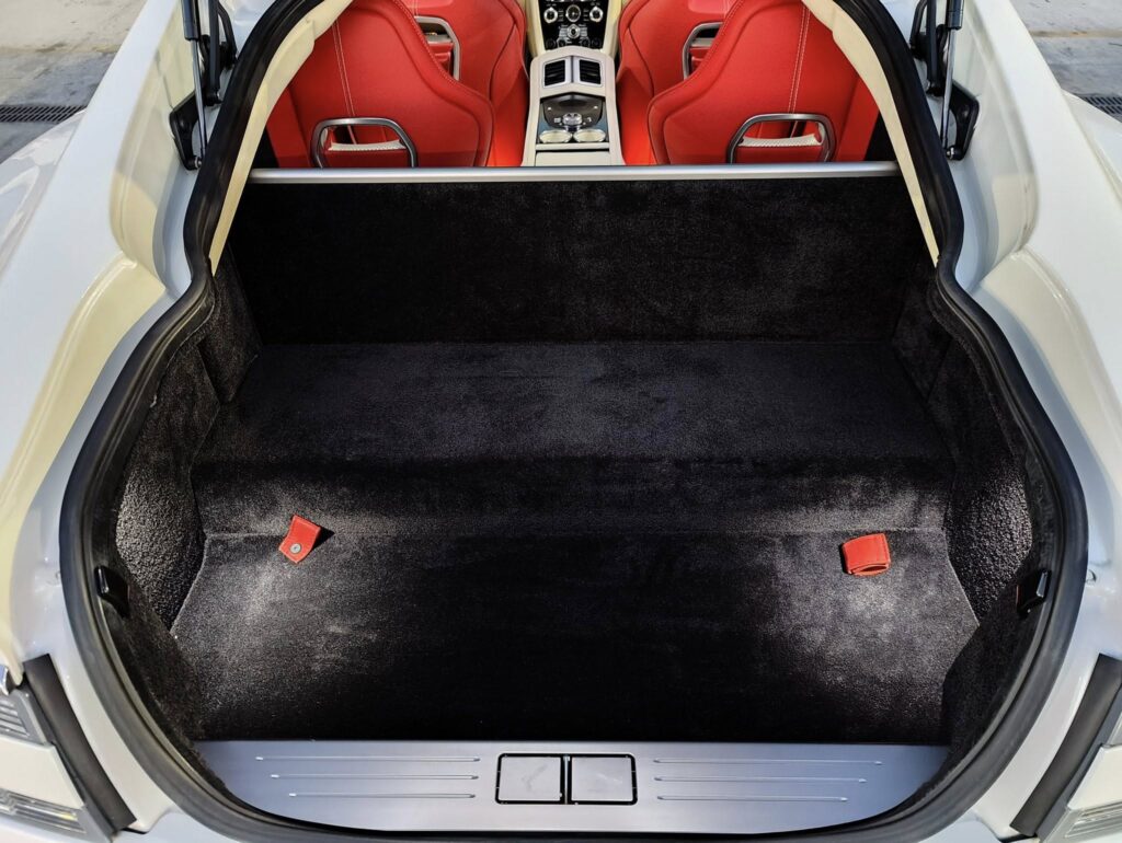 Aston Martin Rapide - Japan