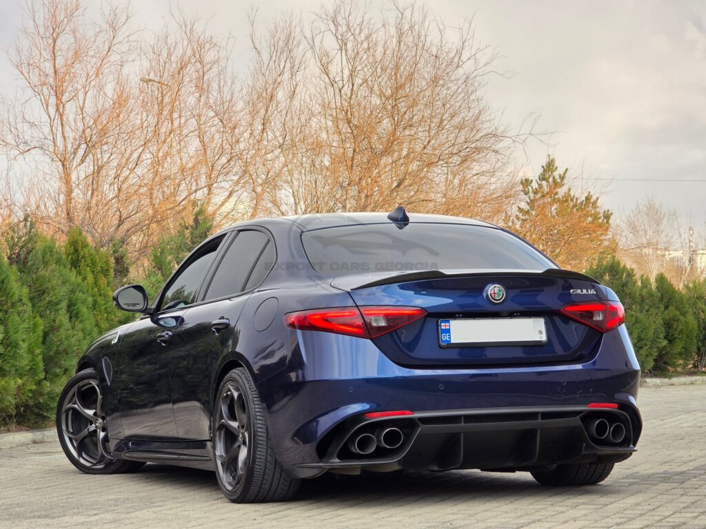 Alfa Romeo Giulia Quadrifoglio-USA