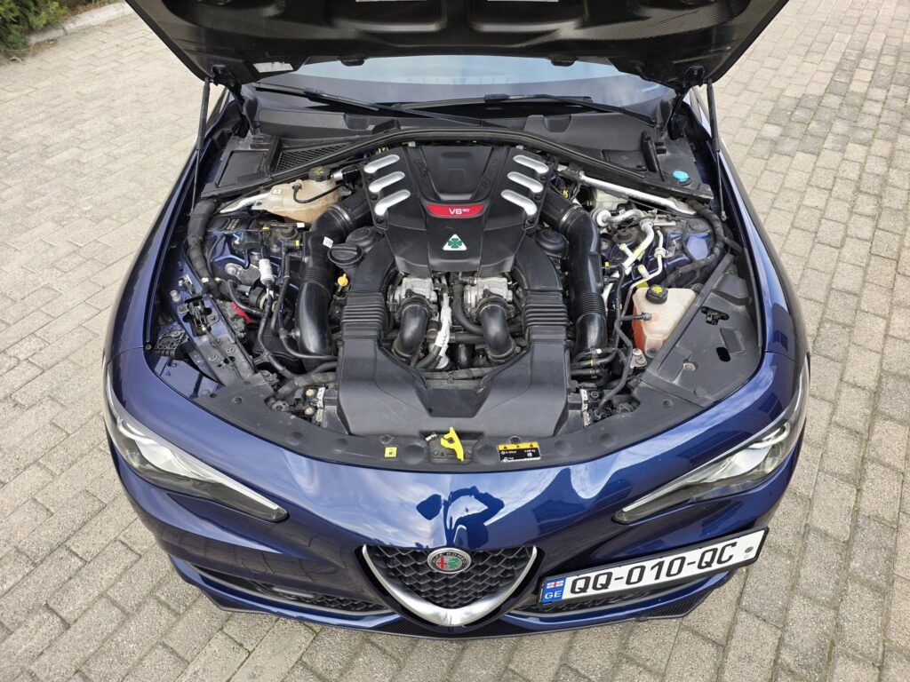 Alfa Romeo Giulia Quadrifoglio-USA