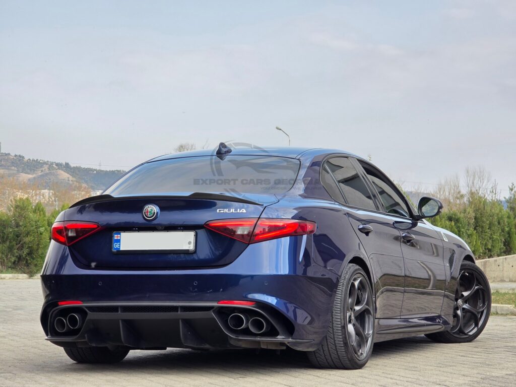 Alfa Romeo Giulia Quadrifoglio-USA