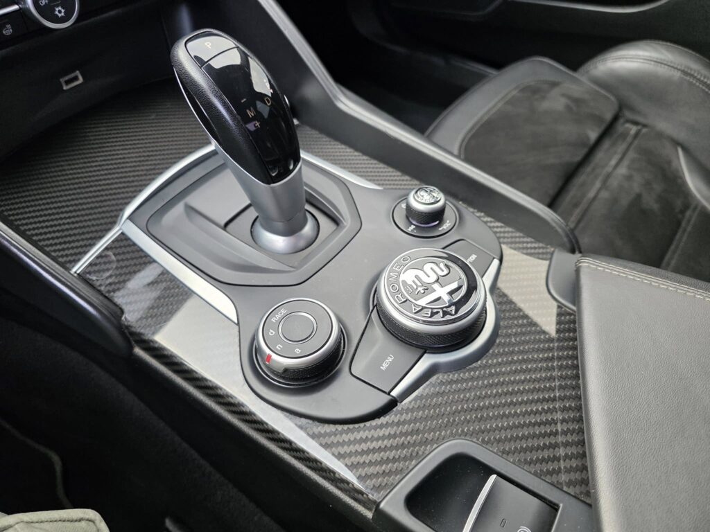 Alfa Romeo Giulia Quadrifoglio-USA